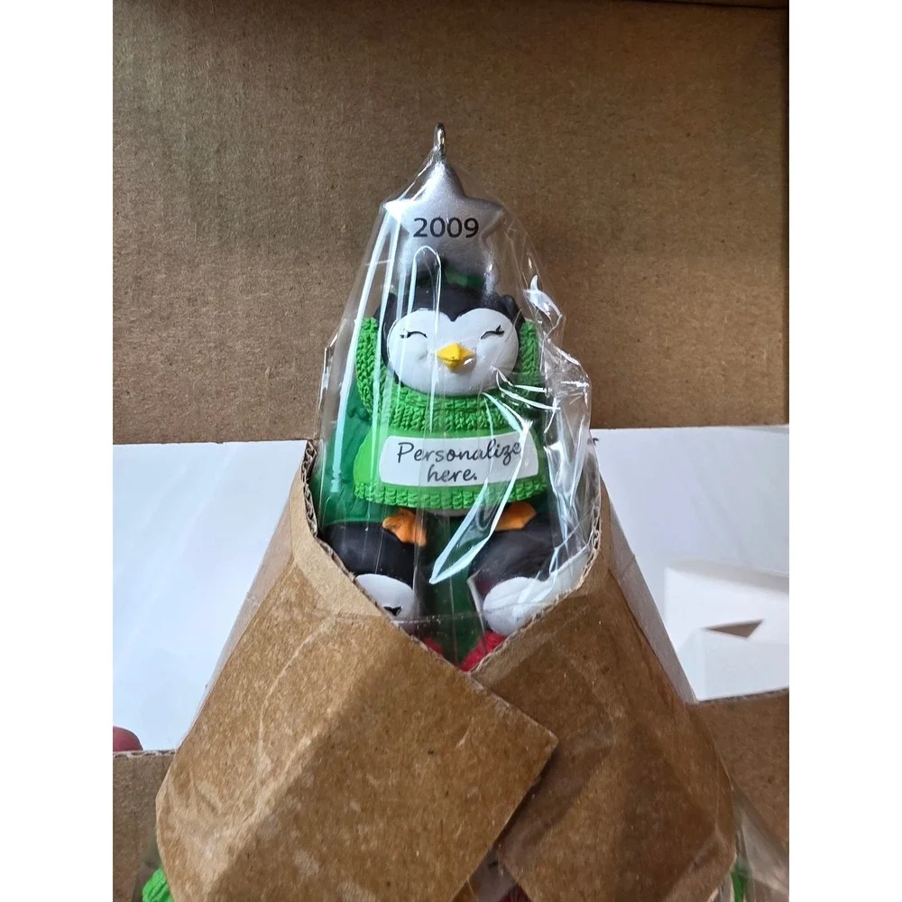 Hallmark Keepsake 2009 Family Tree Penguin Write-On Ornament 6 Penguins Dated A3